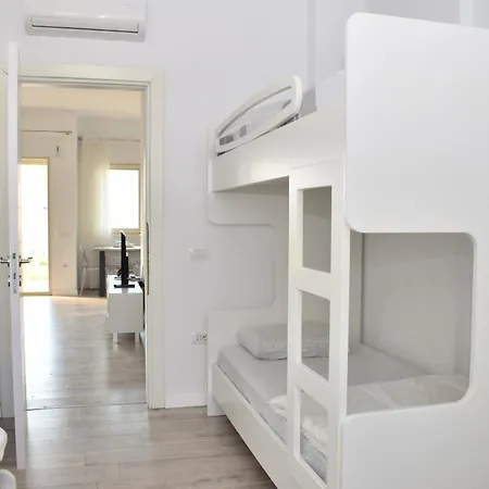 Sunny - 253 Apartment