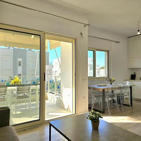 Sunny - 253 Apartment